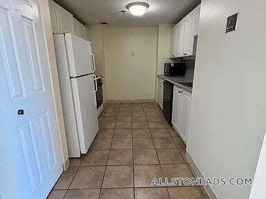 Building Photo - 15 N Beacon St