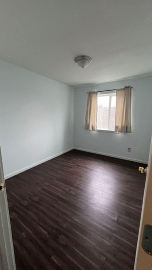 Building Photo - 5 bedroom 2 bath duplex coming soon!!!