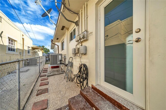 Building Photo - 3471 SW 3rd St