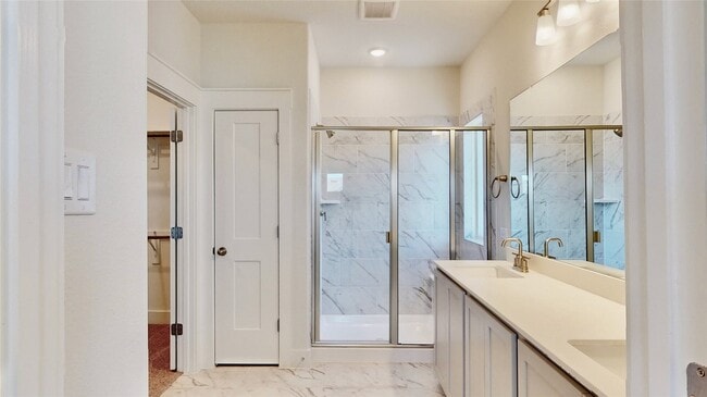 Building Photo - 833 Concan Dr