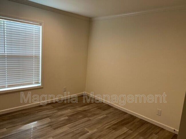Building Photo - 3200 Bobbitt Rd