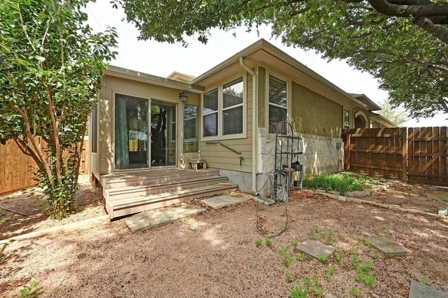 Building Photo - 1800 Jentsch Ct