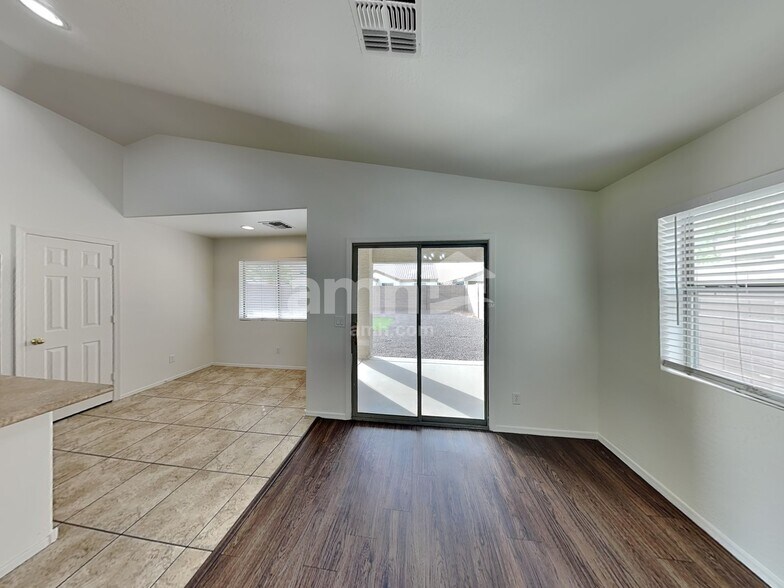 Building Photo - 10913 W Minnezona Ave