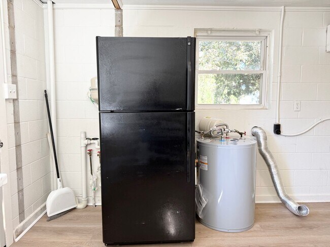 Building Photo - For Rent – $1,000/month | 2 Bed | 1 Bath