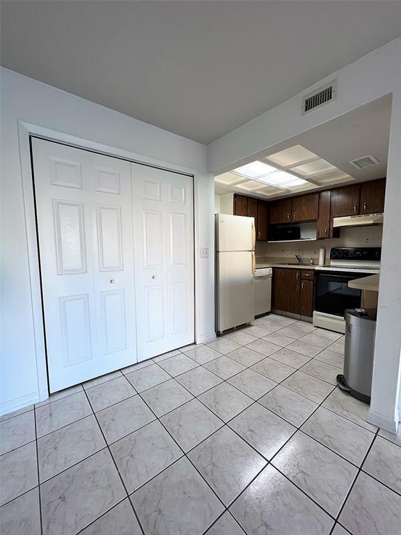 Building Photo - 8602 Champlain Ct