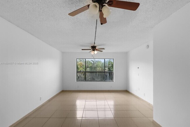 Building Photo - 10167 Twin Lakes Dr