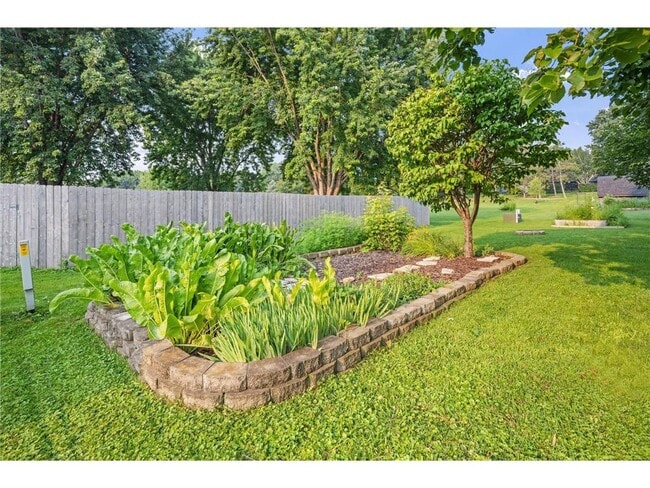 Building Photo - 1008 3rd St NE