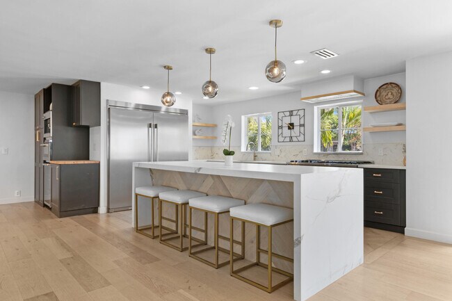 Building Photo - 2862 NE 35th Ct