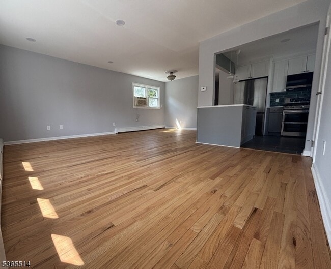 Building Photo - 34 Warman St