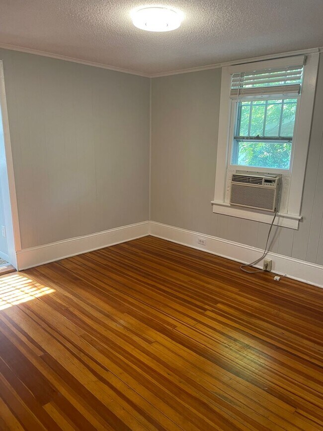 Building Photo - Spacious 2 Bedroom with an Office - LAWNCA...
