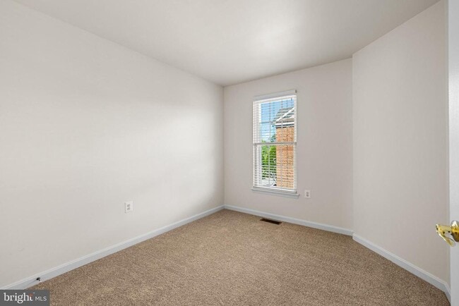 Building Photo - 129 Hearth Ct
