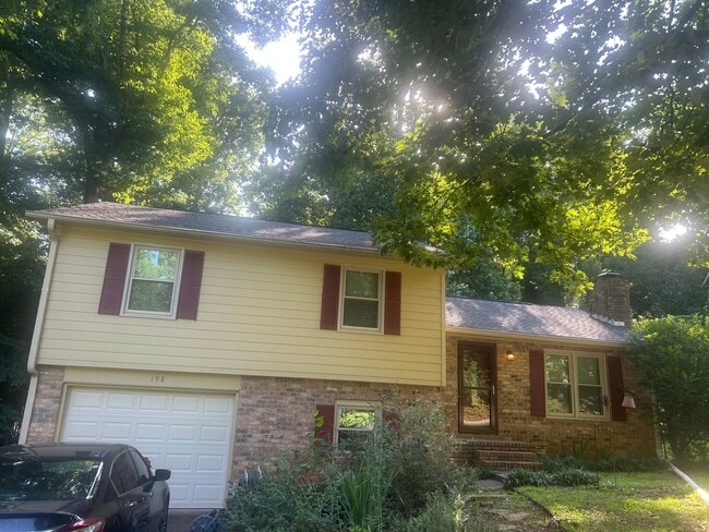 Building Photo - 198 Fairfield Cir