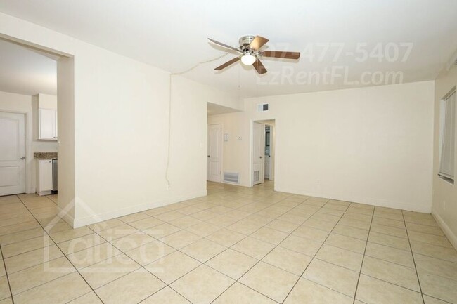 Building Photo - 3392 Bougainvillea Dr