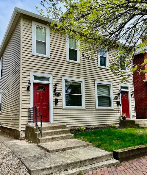 Welcome home! - 454 Forest St