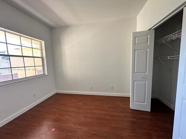 Building Photo - 800 Cypress Park Way