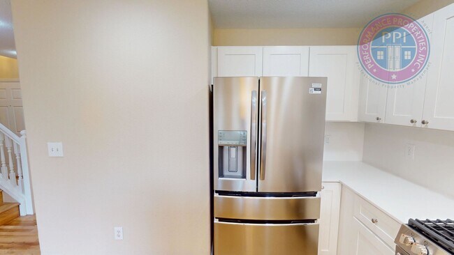 Building Photo - Bethany - Desirable Kaiser Woods / Beautif...