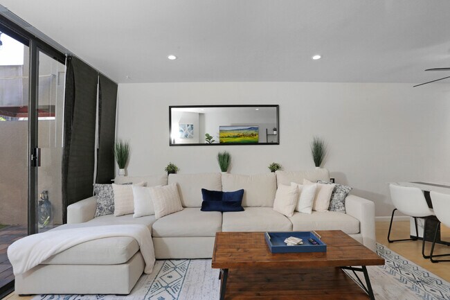 Building Photo - 3054 Rue D’Orleans