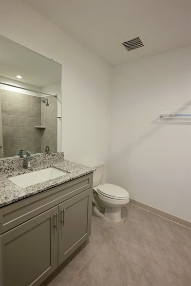 Building Photo - 5034 Pine Haven Lane