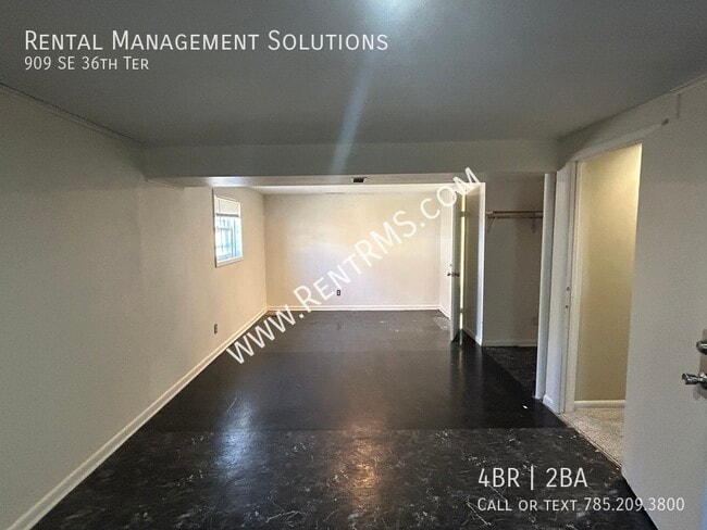 Building Photo - 909 SE 36th Terrace