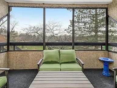 Building Photo - "Charming 2-Bed, 2-Bath Retreat in the Heart of Hinsdale – Spacious 2071 Sq Ft Haven!"