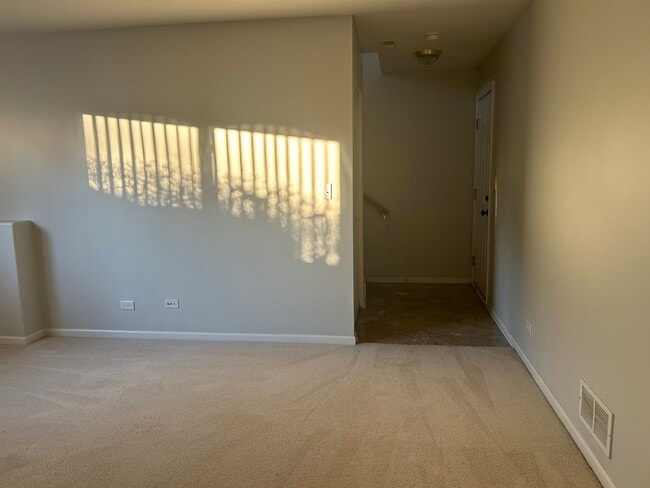 Building Photo - 1088 N Claremont Dr