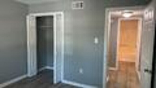 Building Photo - 21 Colony Park Dr