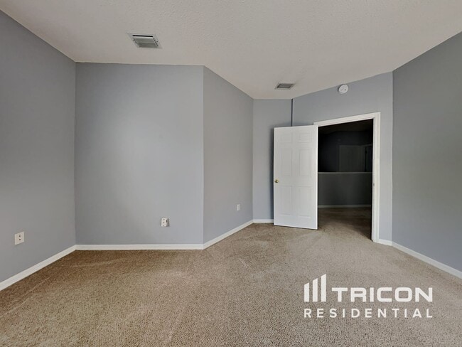 Building Photo - 4217 Harbor Lake Dr