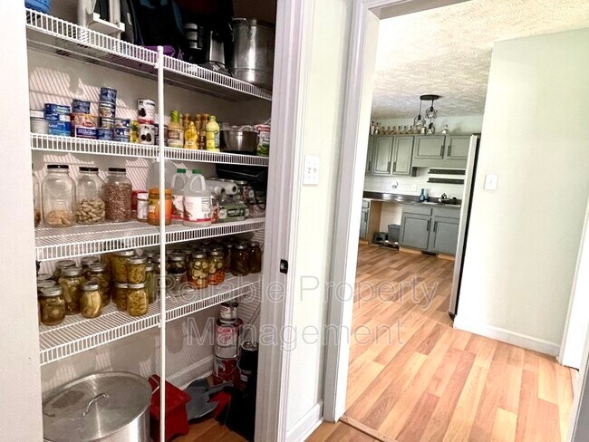 Building Photo - 879 O B J Rd