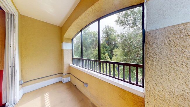 Building Photo - Beautiful 2 bedroom 1 bathrrom condo in Vi...