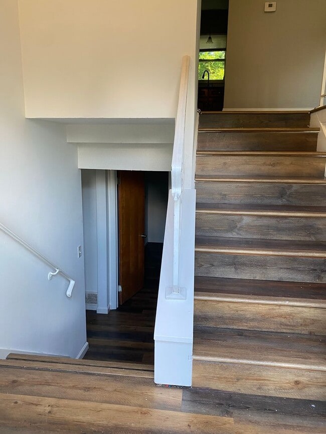 Building Photo - West side location 4br 2.5bth Finished Basement 2crg