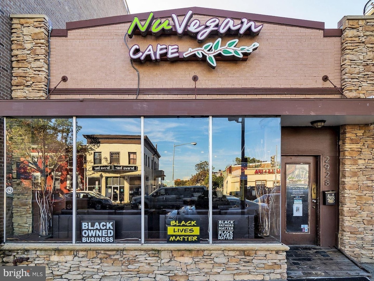 Vegan cafe - 616 Lamont St NW