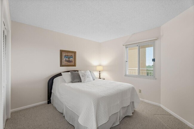 Building Photo - 3870 N Hwy A1A