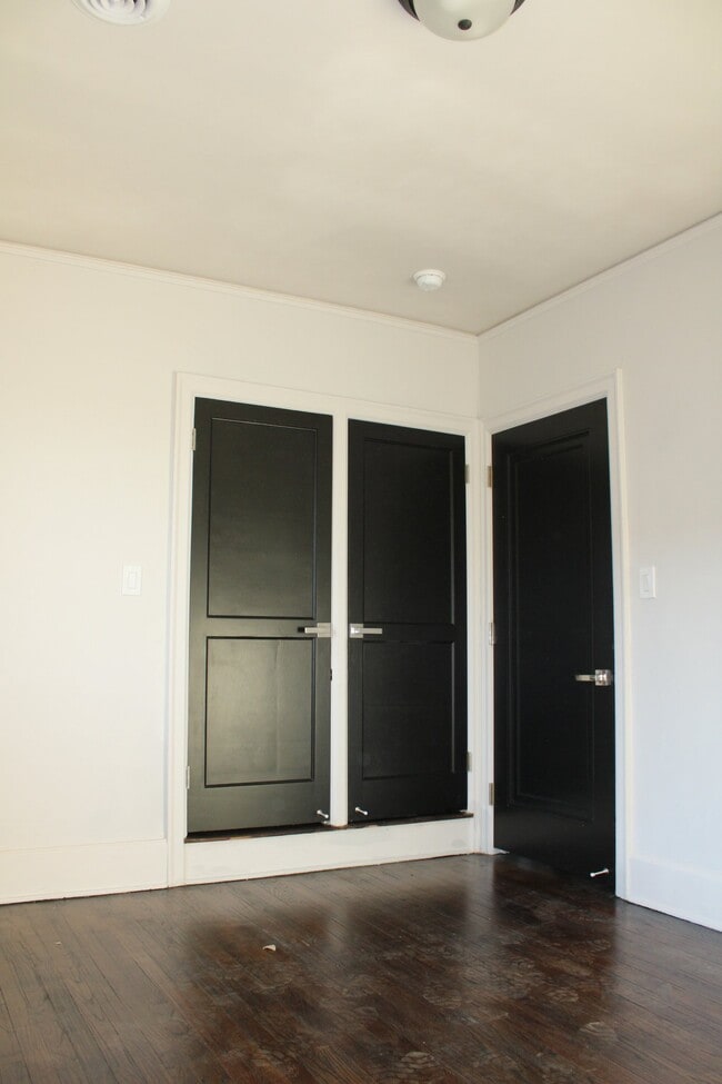 Building Photo - 2506 W Euclid St