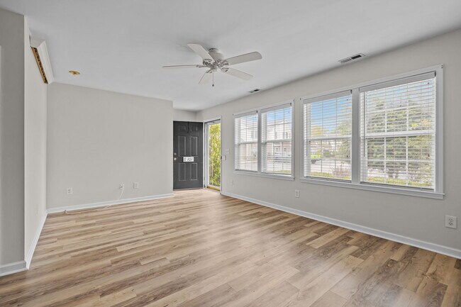 Building Photo - 4513 Country Club Rd