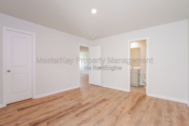 Building Photo - 633 Birchhead Dr