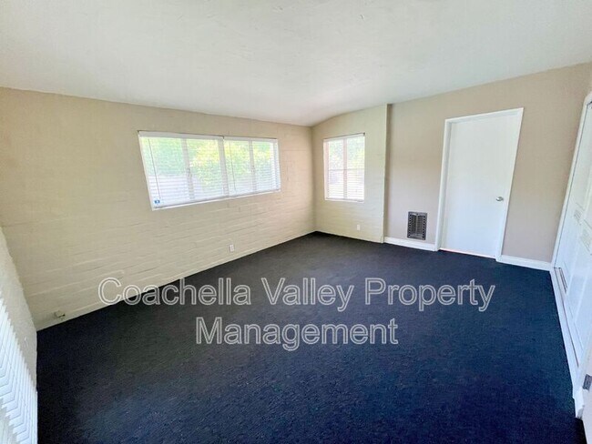 Building Photo - 1680 E Mesquite Ave