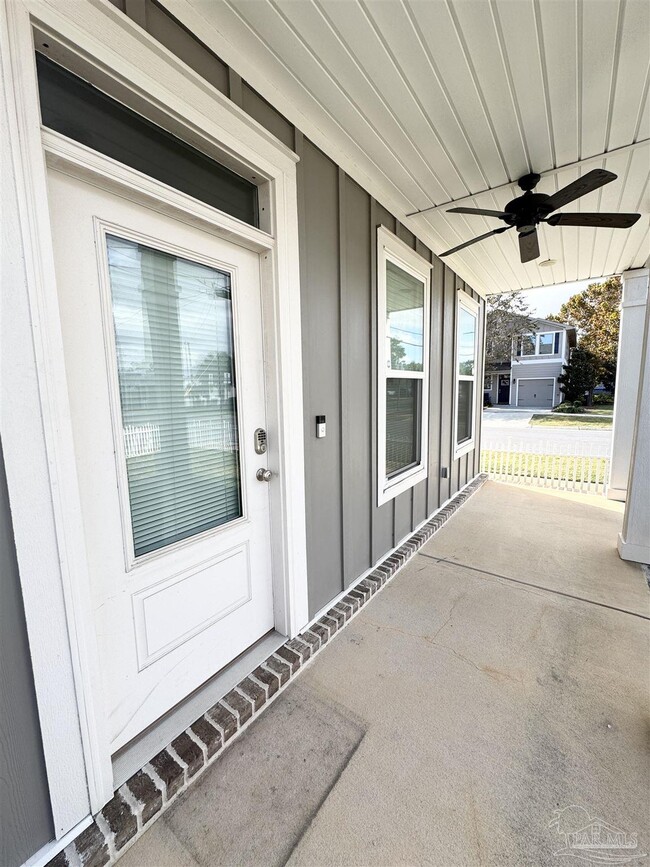 Building Photo - 1191 W Romana St