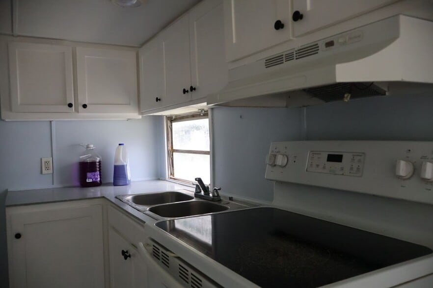 Building Photo - 145 alby Loop