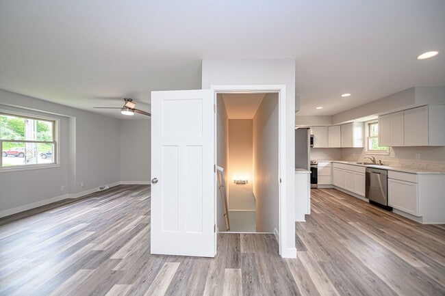 Primary Photo - GEORGETOWN Duplex - SW Columbia – 3 Bed, 3...