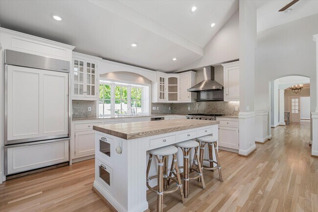 Building Photo - Stunning Los Altos Hills Estate