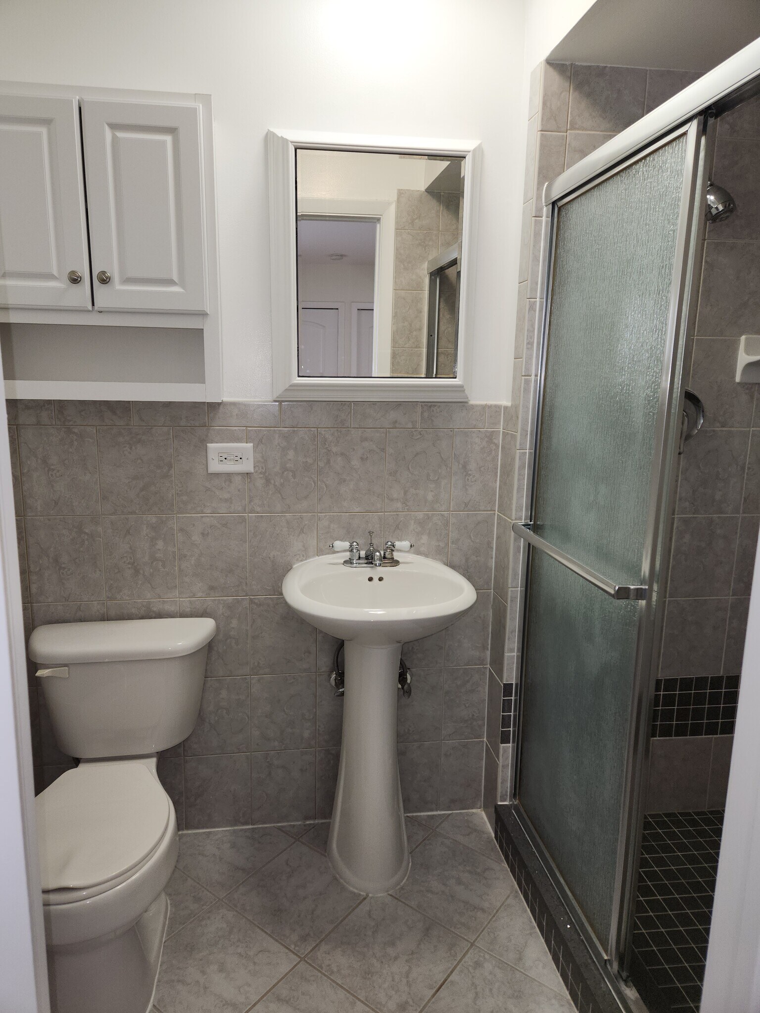 Building Photo - 826 E Capri Dr