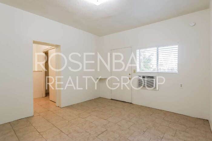 Building Photo - 2454 N Treat Ave