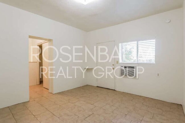 Building Photo - 2454 N Treat Ave