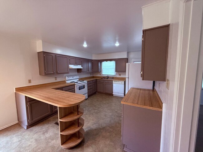 Building Photo - 120 Flagg Ct