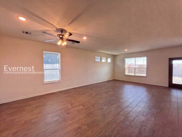 Building Photo - 2211 Hornbeam St