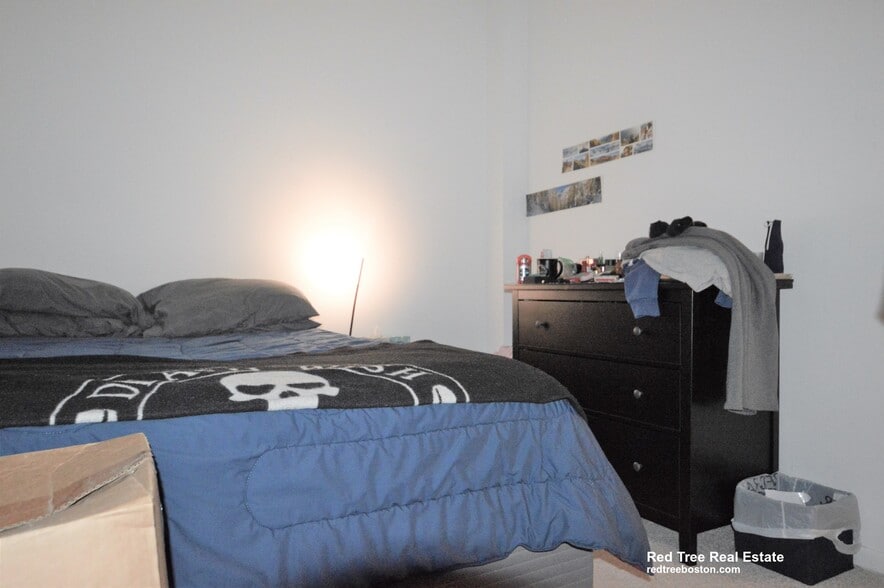 Building Photo - 35 Belmont St