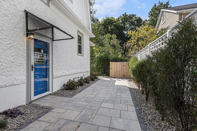 Building Photo - 1208 Olivia Ave