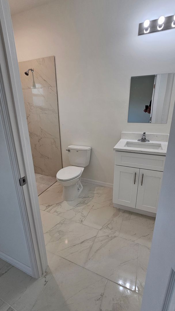 Building Photo - Brand New 2 bedroom/2 bath/1 car garage- L...