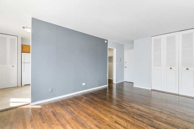 Building Photo - 6021 N Winthrop Ave
