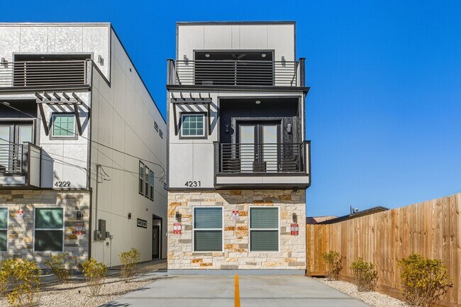 Building Photo - 4231 Elmwood St